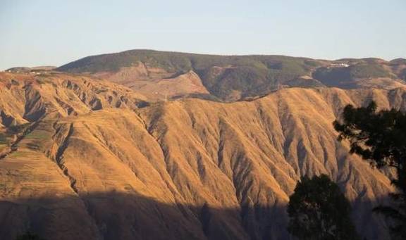原创 寻访云南东川红土地，路虽然是烂路，但是风光壮丽，山岭纵横交错11