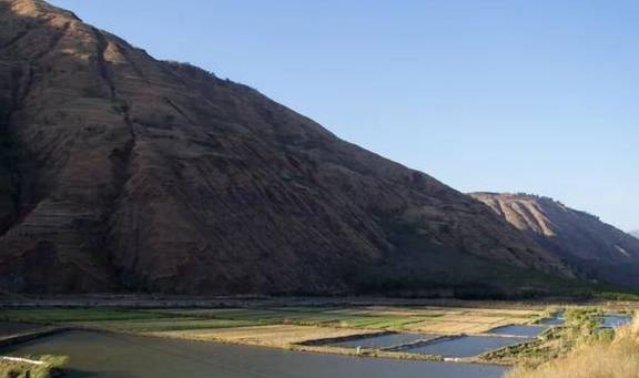 原创 寻访云南东川红土地，路虽然是烂路，但是风光壮丽，山岭纵横交错5