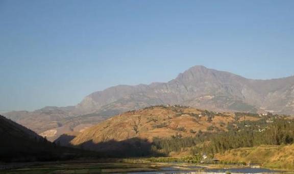 原创 寻访云南东川红土地，路虽然是烂路，但是风光壮丽，山岭纵横交错7