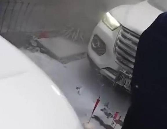 原创 过年了给新买的车烧香,不想引发新车着火,是祭拜方式出错了吗?4