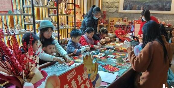 原创 韶关仁化：群众“家门口”热游5A级景区丹霞山4