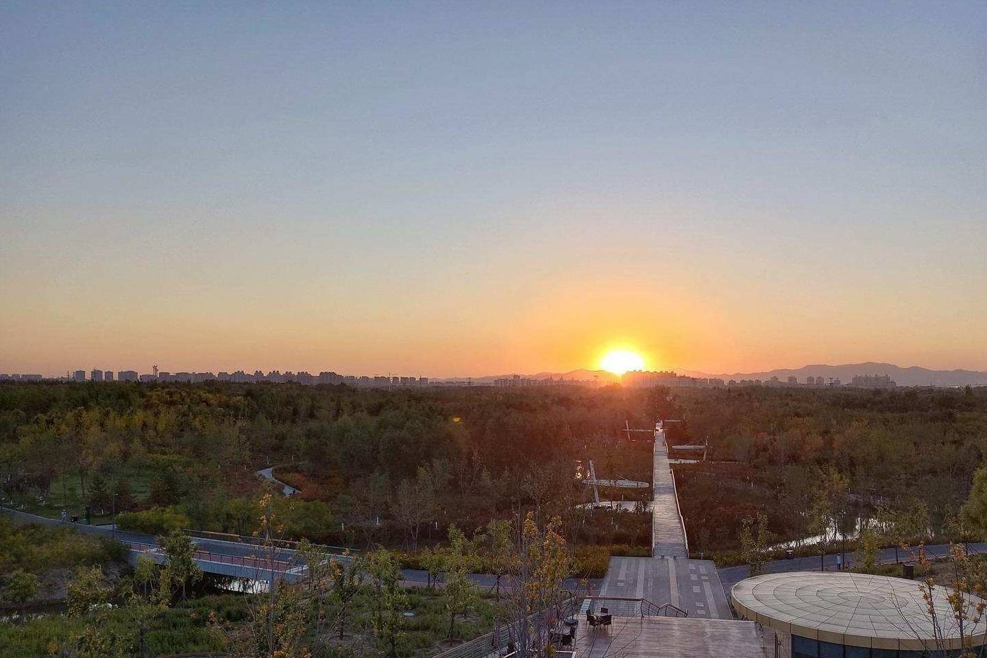 原创 温榆河公园示范区东园，园内的金色光芒撒在大地上13