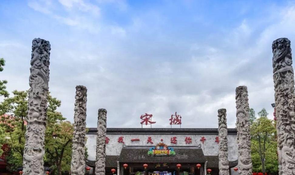 一周跌去2400亿元,谁在“逼”宁德时代报警?2