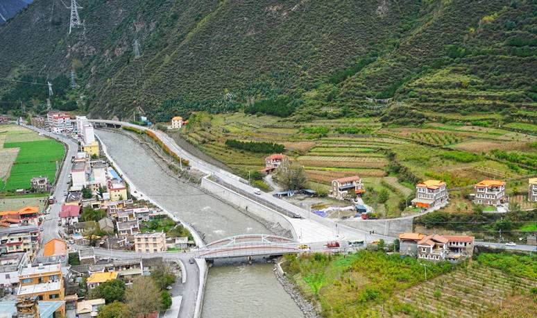原创 四川小众景点，被称为小布达拉宫，风景壮观，知名度不高游客很少3