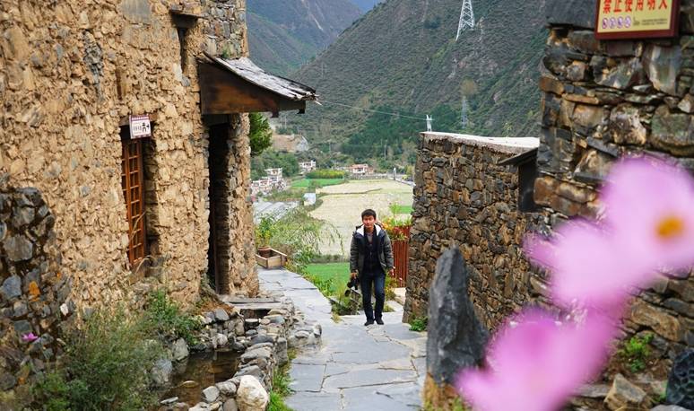 原创 四川小众景点，被称为小布达拉宫，风景壮观，知名度不高游客很少7