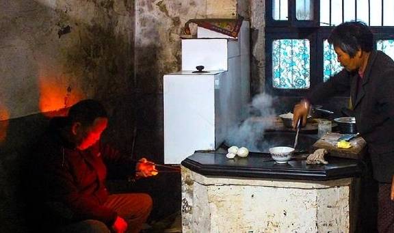 原创 入宿寒山茅舍，走进静谧的小山村，体验原汁原味的农家厨房生活12