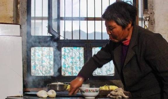 原创 入宿寒山茅舍，走进静谧的小山村，体验原汁原味的农家厨房生活13