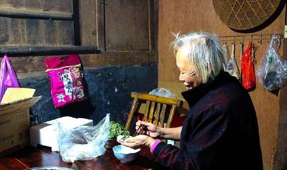 原创 入宿寒山茅舍，走进静谧的小山村，体验原汁原味的农家厨房生活15