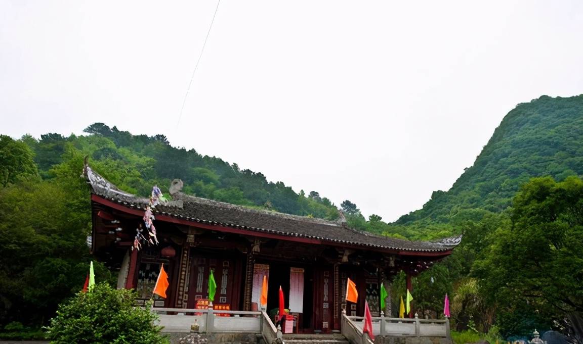 原创 大自然的成名之作,已有千年的历史,超怪异的石林就藏在广西!1