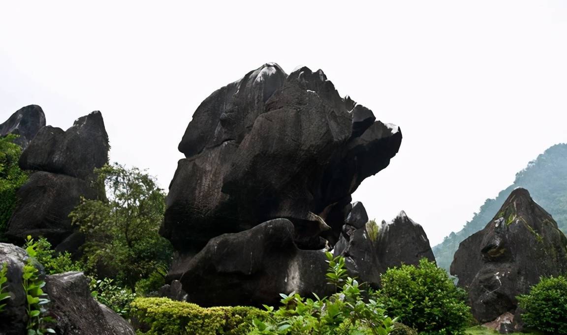 原创 大自然的成名之作,已有千年的历史,超怪异的石林就藏在广西!6