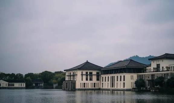 原创 她当然有皱纹,可是开怀大笑的时候,连皱纹也美极了1