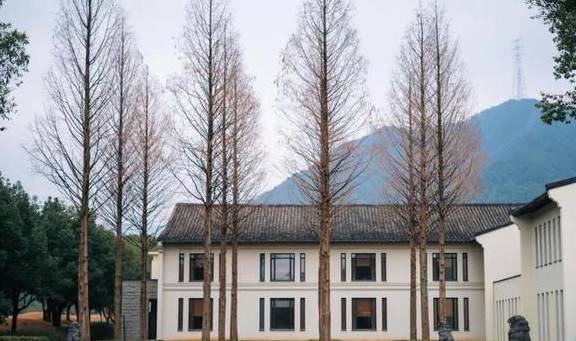 原创 她当然有皱纹,可是开怀大笑的时候,连皱纹也美极了7