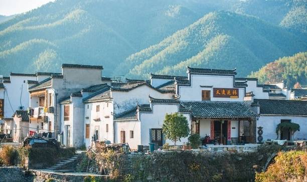 原创 比西递内敛、比宏村安静,这座徽州古村木雕十分精湛1