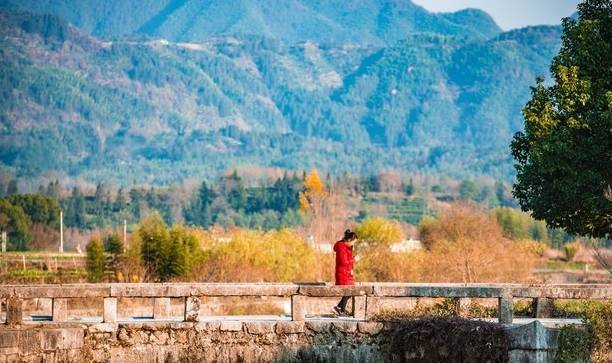 原创 比西递内敛、比宏村安静,这座徽州古村木雕十分精湛3