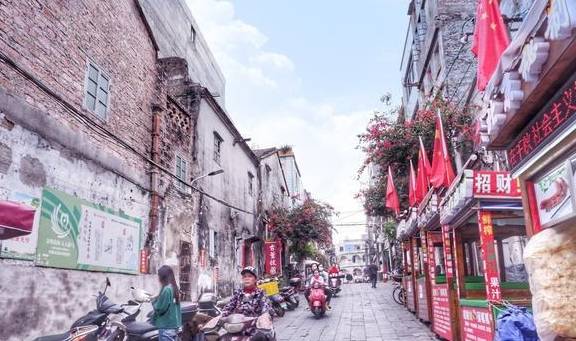 原创 广西又一座宜居城市,房价低设施好,还是热门海岛旅游地7