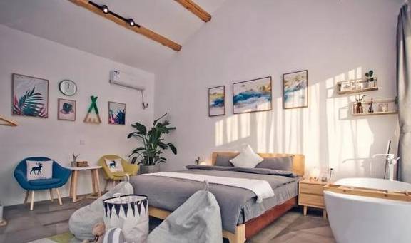 原创 花海小镇10号院,偷得浮生半日闲,不大不小你来刚刚好4