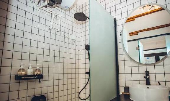 原创 花海小镇10号院,偷得浮生半日闲,不大不小你来刚刚好5