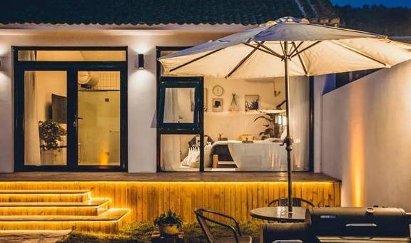 原创 花海小镇10号院,偷得浮生半日闲,不大不小你来刚刚好11