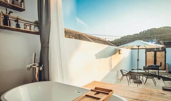 原创 花海小镇10号院,偷得浮生半日闲,不大不小你来刚刚好10