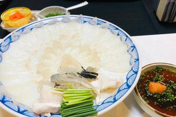 原创 东京有很多河豚店,为什么坐了三个小时新干线跑到金泽来吃河豚?6