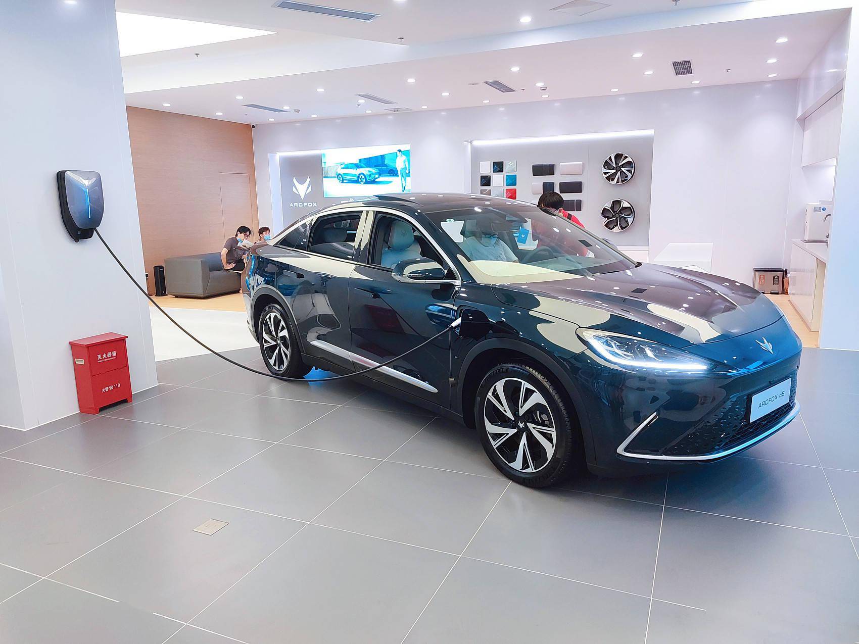 北汽蓝谷2021亏损51亿，纯电车产量下降过半，国资减持超1.5亿股1