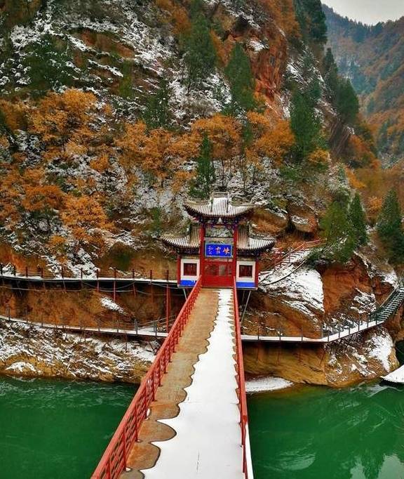 原创 逃离城市的雾霾天,到宝鸡凤县灵官峡景区“吸氧、洗肺”吧!3