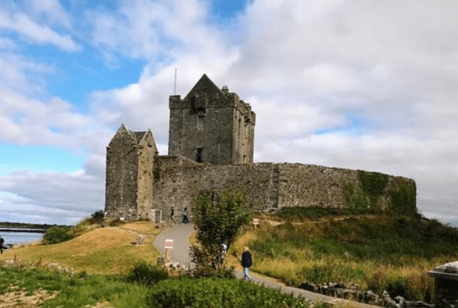 世界顶级的旅游国家，坐拥欧洲最高悬崖，被誉为“翡翠岛国”4