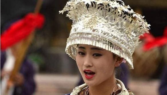 去苗族旅游,为什么说别喝苗族女孩的酒?若不听导游劝别后悔1