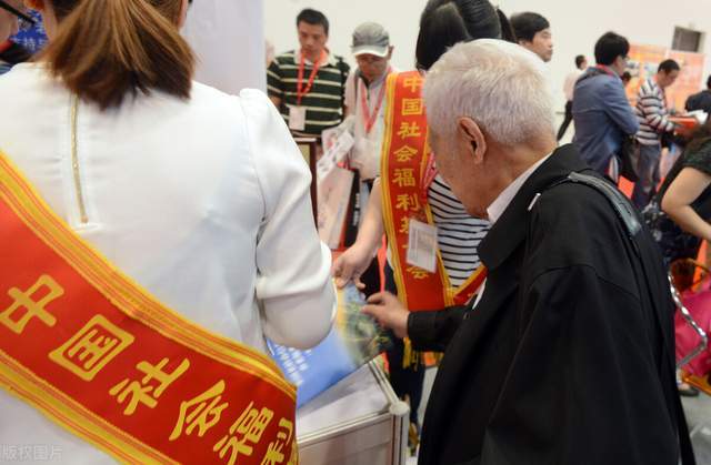 老年人关心的这些事,2022年政府工作报告都提到了2