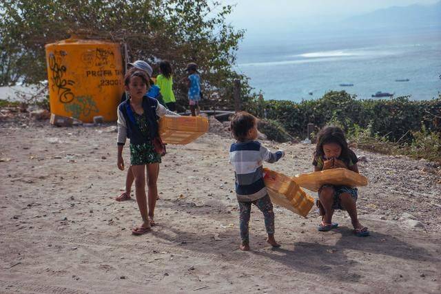 印尼蓝梦岛,风光无限的背后的简朴生活,你愿意在这里过日子吗3