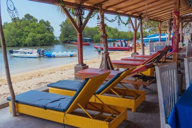 印尼蓝梦岛,风光无限的背后的简朴生活,你愿意在这里过日子吗10