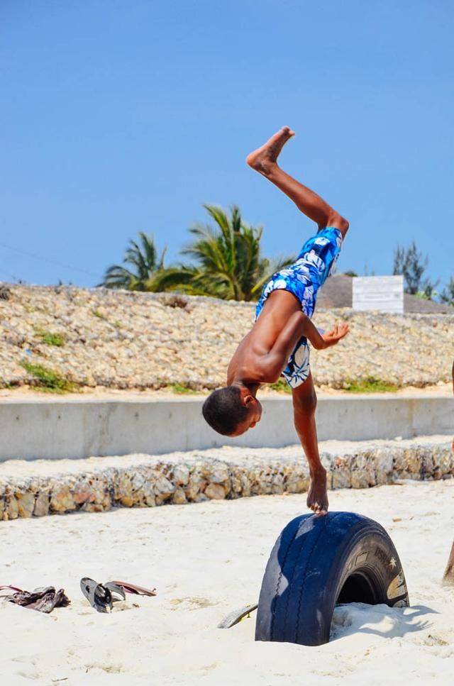 越贫穷越简单,这个非洲小岛质朴无比,人们都生活的很快乐2