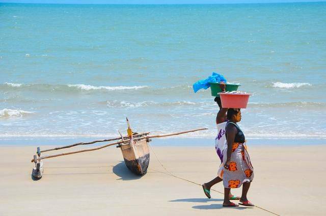 越贫穷越简单,这个非洲小岛质朴无比,人们都生活的很快乐13