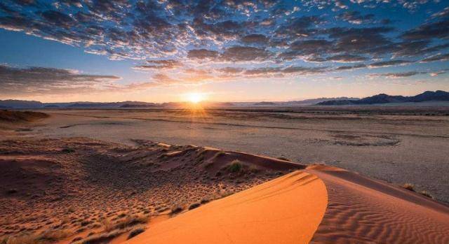 沙漠惊现的古老大船,到底来自何处?地质专家给出服众的解释2