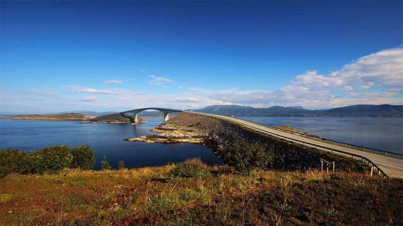 世界上最危险的公路,全长4200米,司机通过时需要狂踩油门3