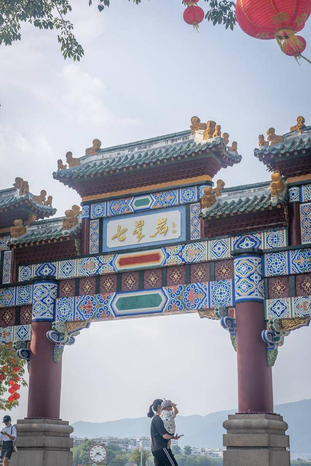 肇庆有个十分复古的牌坊,有机会一定要来看看,尽显美丽15