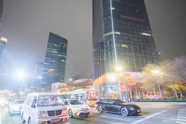 多财多金却最低调的太古汇,广州人一定都会来打卡的,高端购物区2