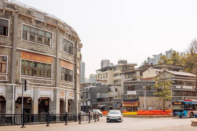 海珠区最热闹的地段，竟然还有个寺庙，古色古香拍照无敌1