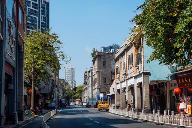 海珠区最热闹的地段，竟然还有个寺庙，古色古香拍照无敌3