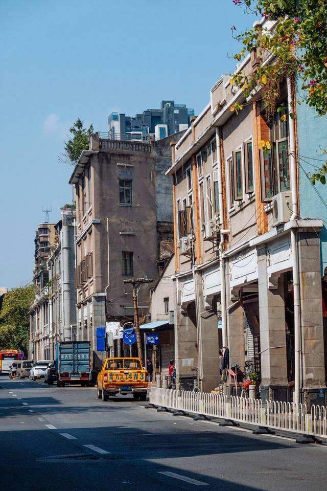 海珠区最热闹的地段，竟然还有个寺庙，古色古香拍照无敌4