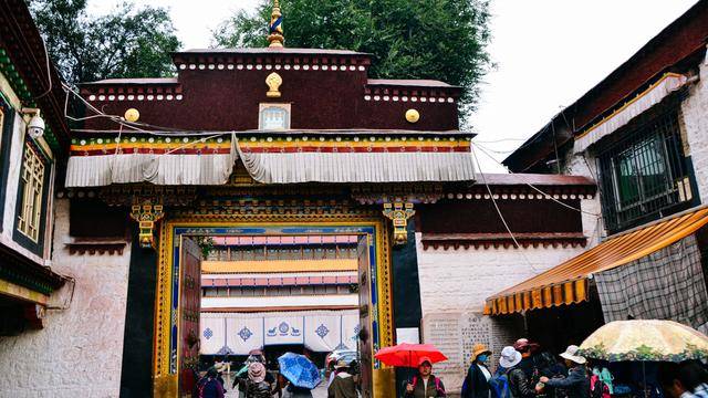 拉萨色拉寺,雨天参观也很美5