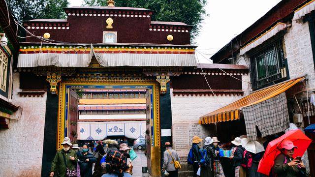 拉萨色拉寺,雨天参观也很美6