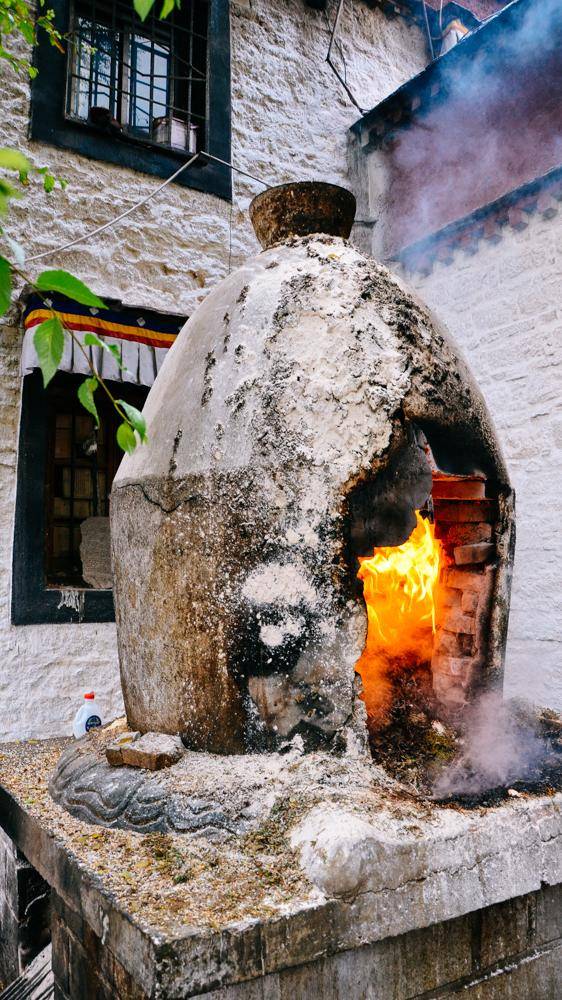 拉萨色拉寺,雨天参观也很美10