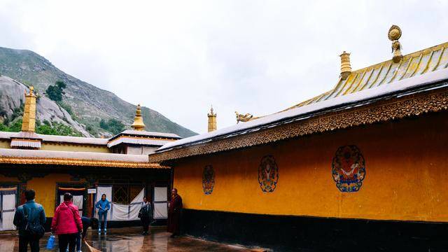 拉萨色拉寺,雨天参观也很美16