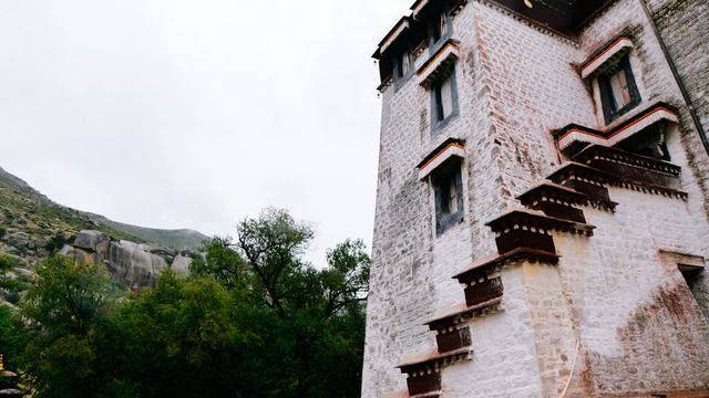拉萨色拉寺,雨天参观也很美27