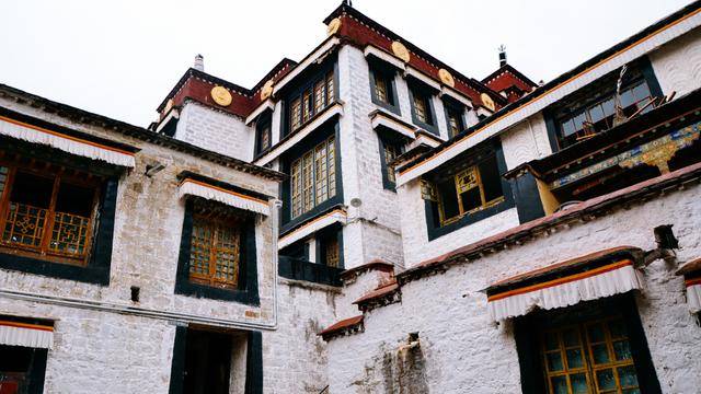 拉萨色拉寺,雨天参观也很美28