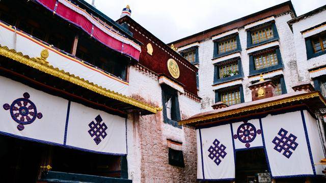 拉萨色拉寺,雨天参观也很美30