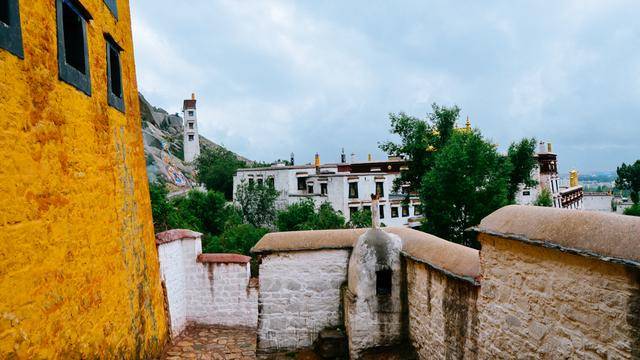 拉萨色拉寺,雨天参观也很美32
