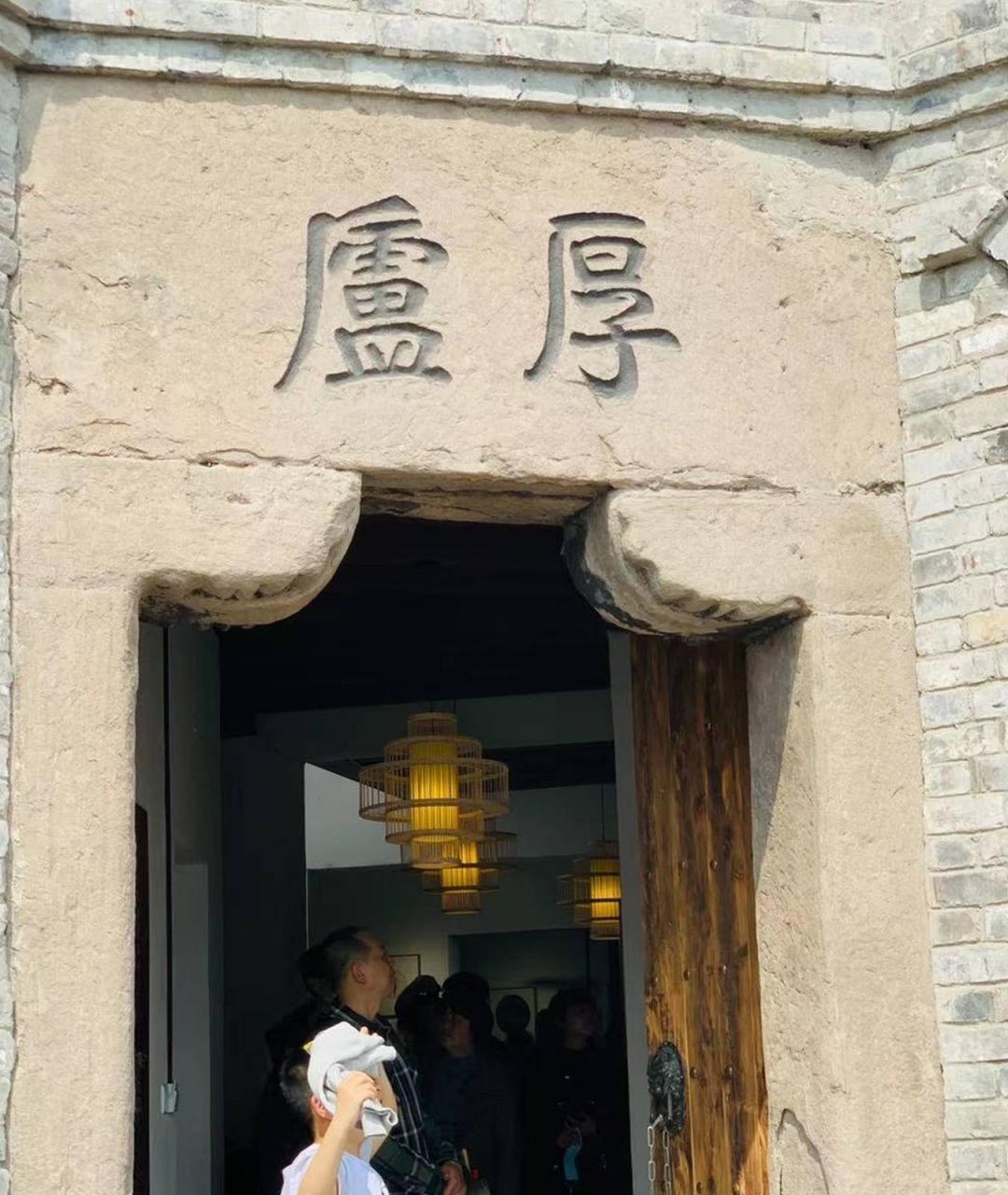 重庆春季出游攻略:迎来新生的山城巷,荒野花园里游客络绎不绝2