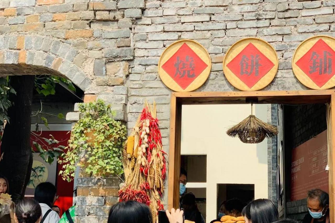 重庆春季出游攻略:迎来新生的山城巷,荒野花园里游客络绎不绝3